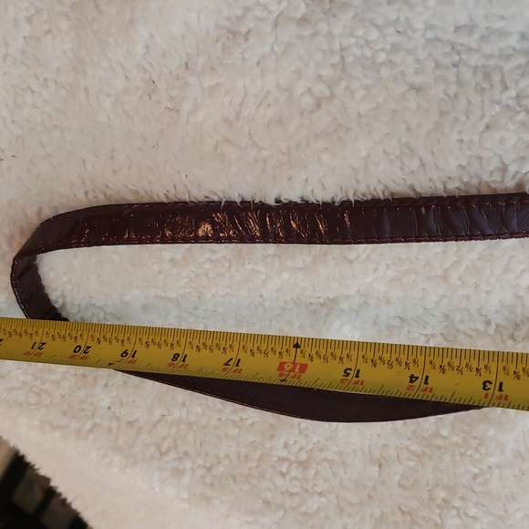 RELIC BURGANDY CROSS BODY PURSE. NWOT - Picture 5 of 11